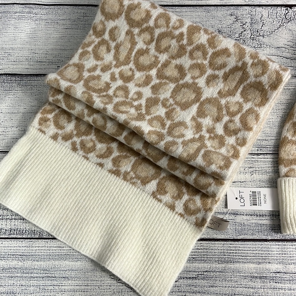 NWT-LOFT-Scarf & Hat Cheetah Print Set - Picture 3 of 5